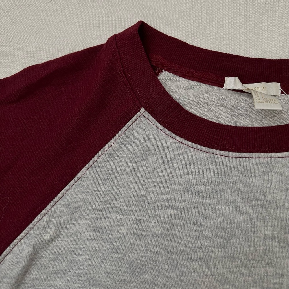 Maroon and Gray Sweatshirt cropped sweater from Forever 21 in a size Medium